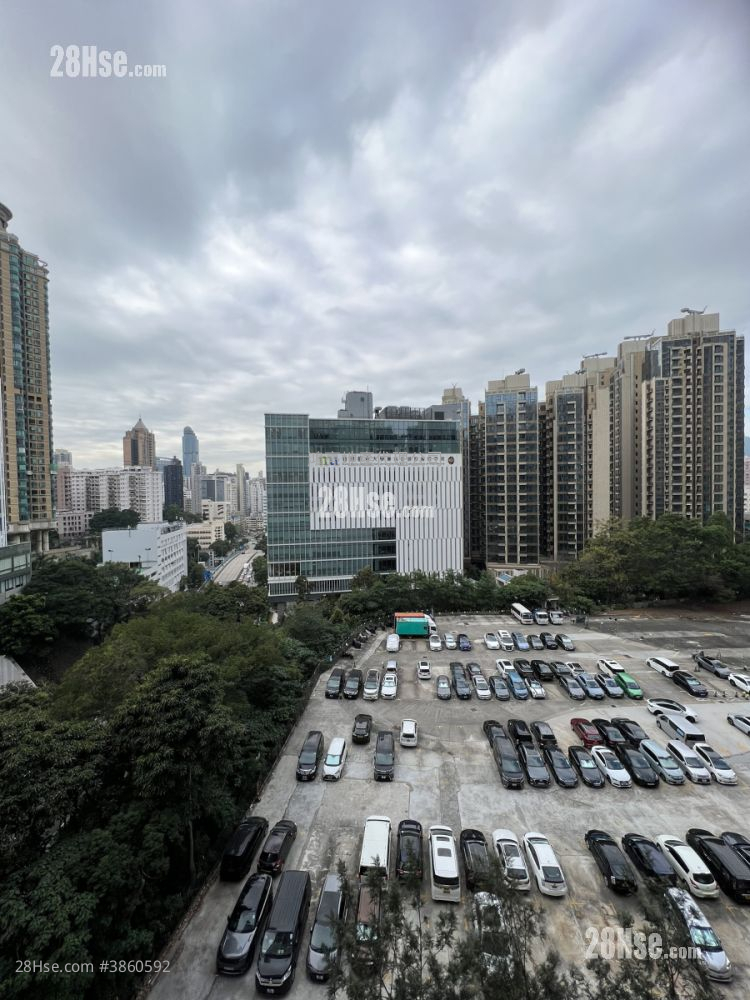 One Homantin Sell 2 Bedrooms , 1 Bathroom 493 ft²