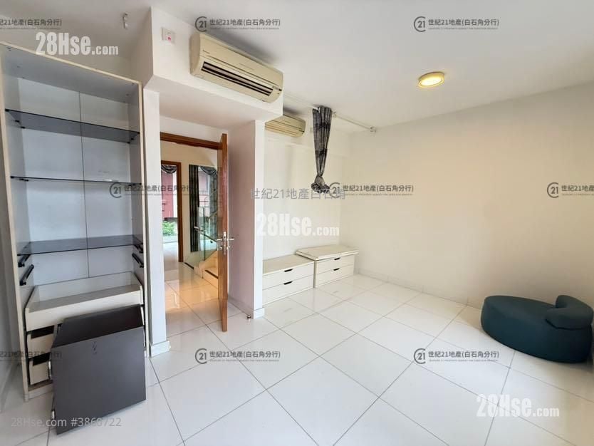 The Beverly Hills Rental 5+ Bedrooms , 3 Bathrooms 1,606 ft²