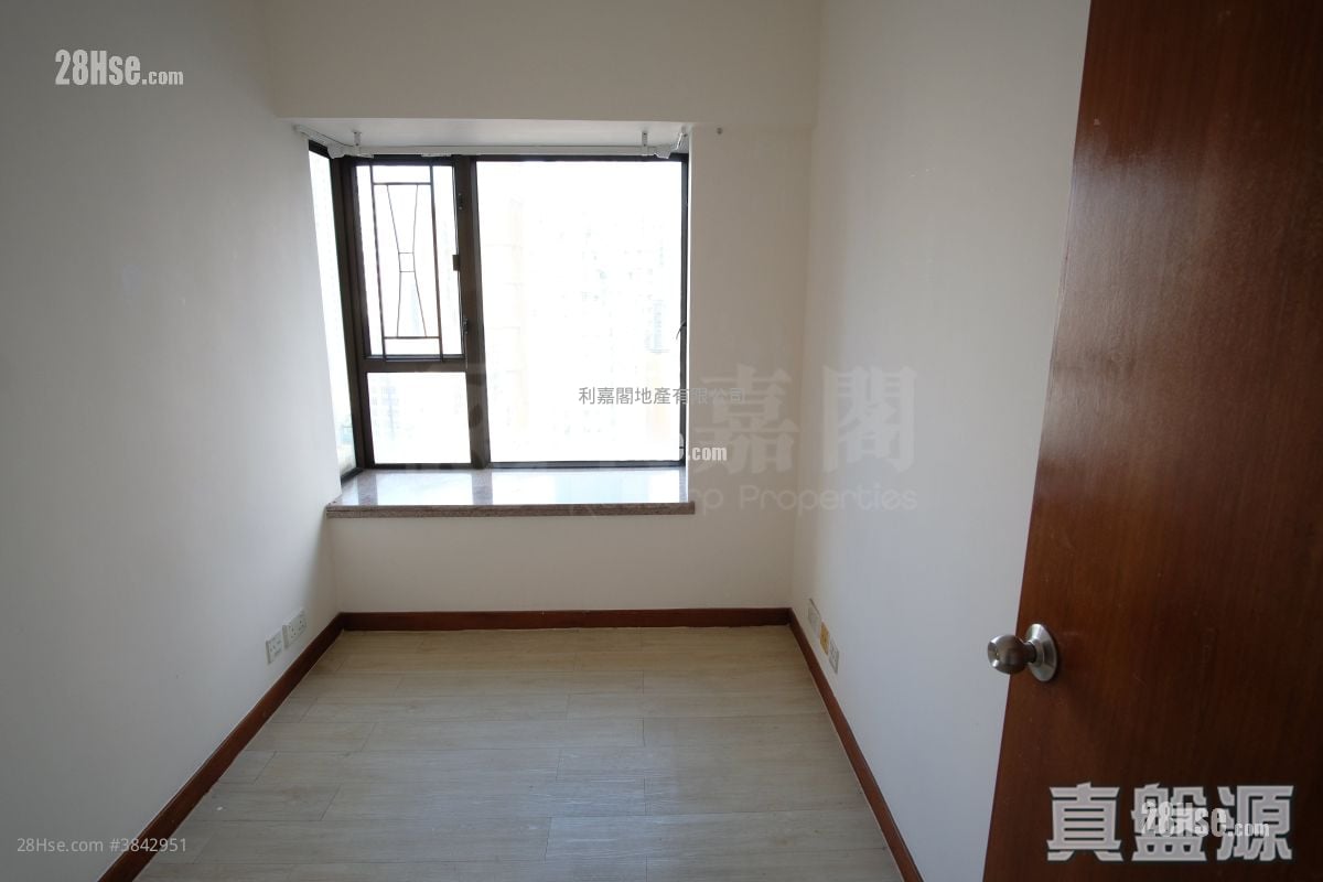Honor Villa Sell 3 Bedrooms , 2 Bathrooms 681 ft²