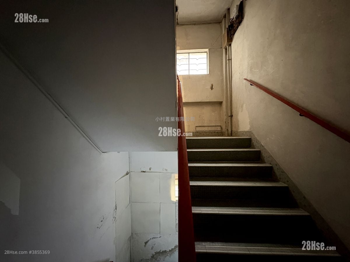 main door: 8 Hillier Street Rental 1 Bedroom , 1 Bathroom 288 ft²