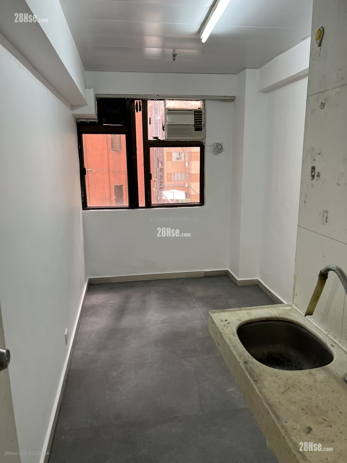 Man King Building Rental Studio , 1 Bathroom 230 ft²