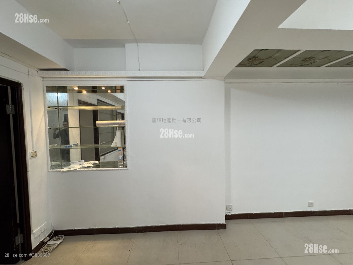 Cheong Ip Building Sell 3 Bedrooms , 1 Bathroom 445 ft²
