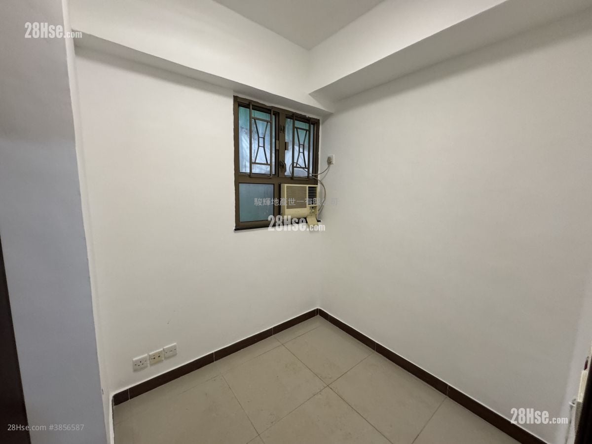 Cheong Ip Building Sell 3 Bedrooms , 1 Bathroom 445 ft²