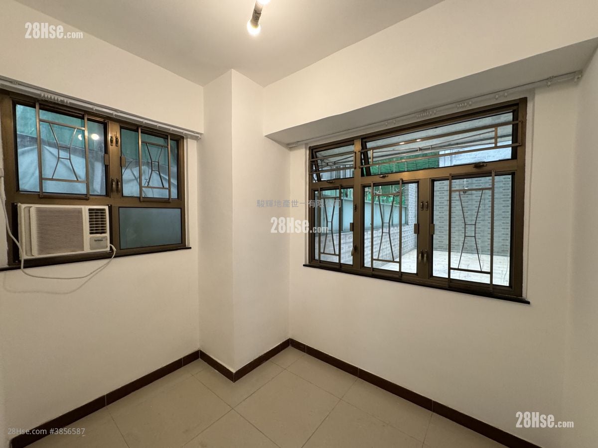 Cheong Ip Building Sell 3 Bedrooms , 1 Bathroom 445 ft²
