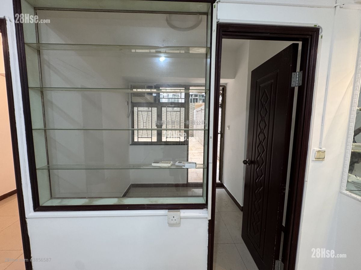 Cheong Ip Building Sell 3 Bedrooms , 1 Bathroom 445 ft²