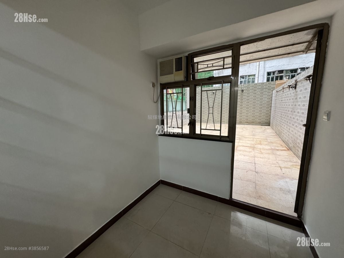 Cheong Ip Building Sell 3 Bedrooms , 1 Bathroom 445 ft²