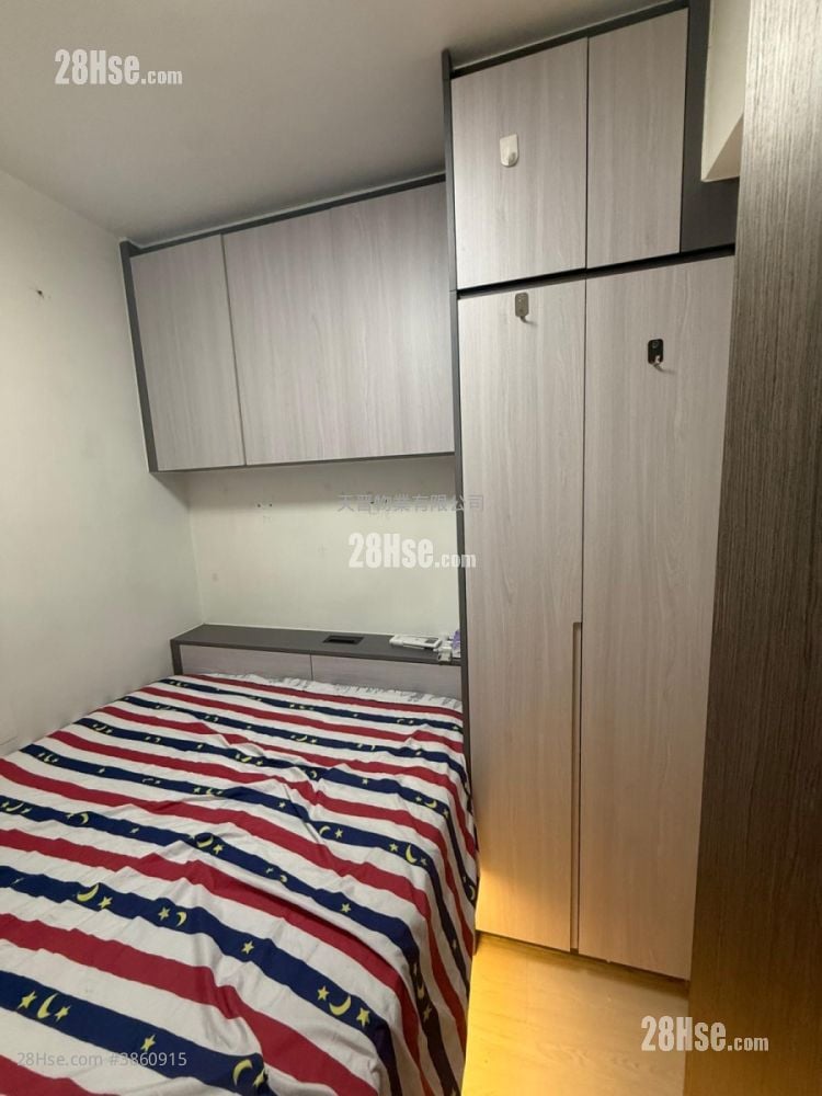 Siu Fung Court Sell 2 Bedrooms , 1 Bathroom 278 ft²