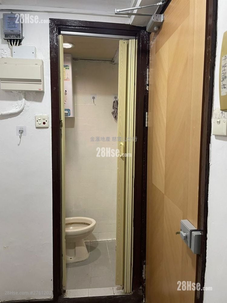 Fung Kam House Sell 1 Bedroom , 1 Bathroom 265 ft²
