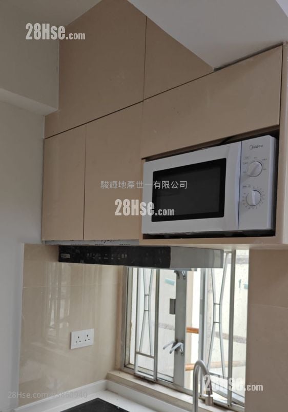 Shau Kei Wan Road Rental Studio , 1 Bathroom 120 ft²
