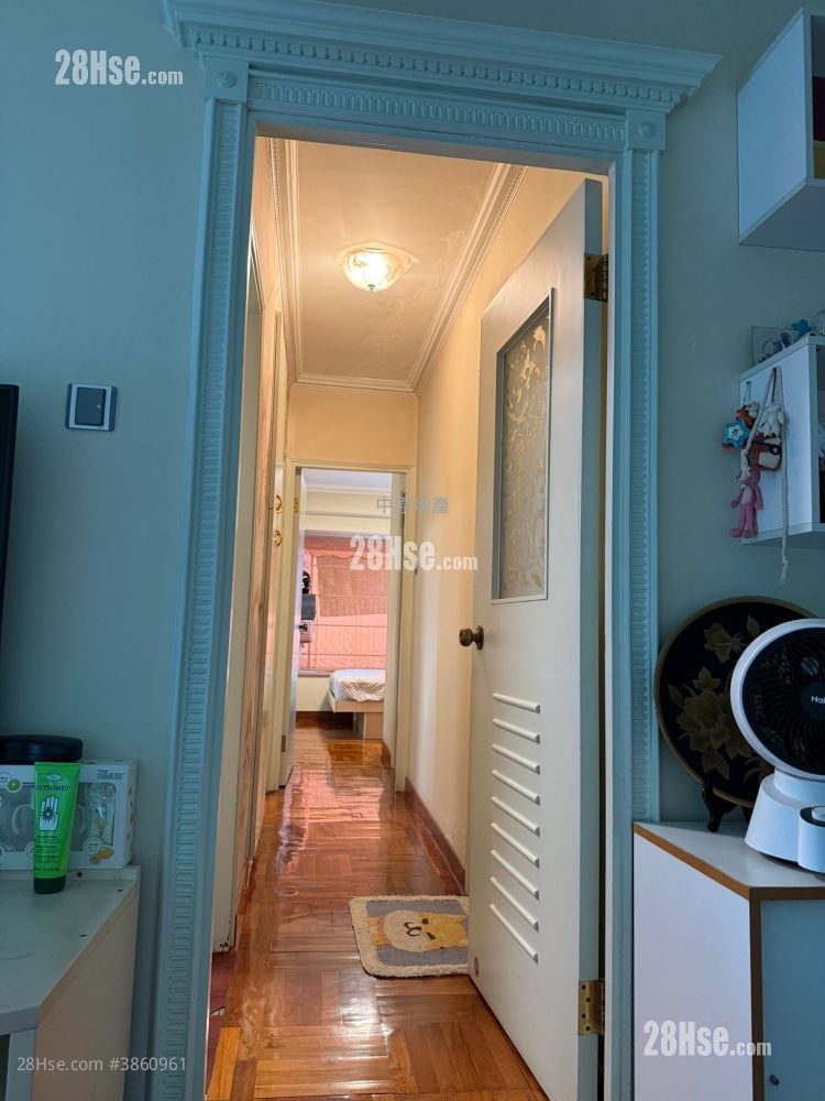 Park Royale Sell 3 Bedrooms 656 ft²