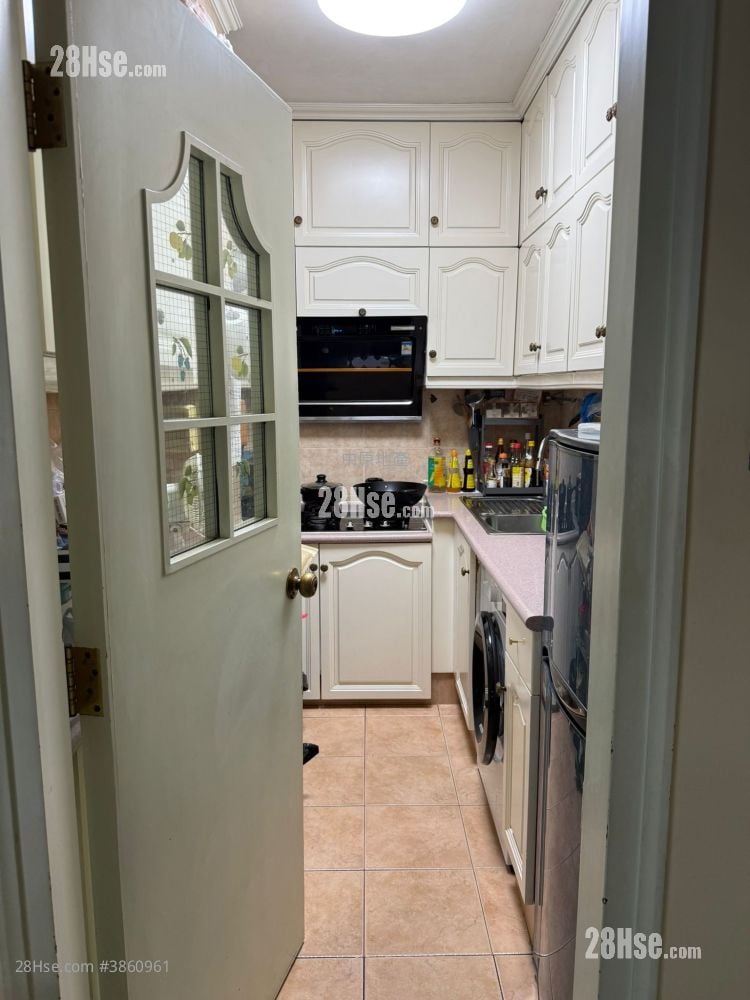 Park Royale Sell 3 Bedrooms 656 ft²