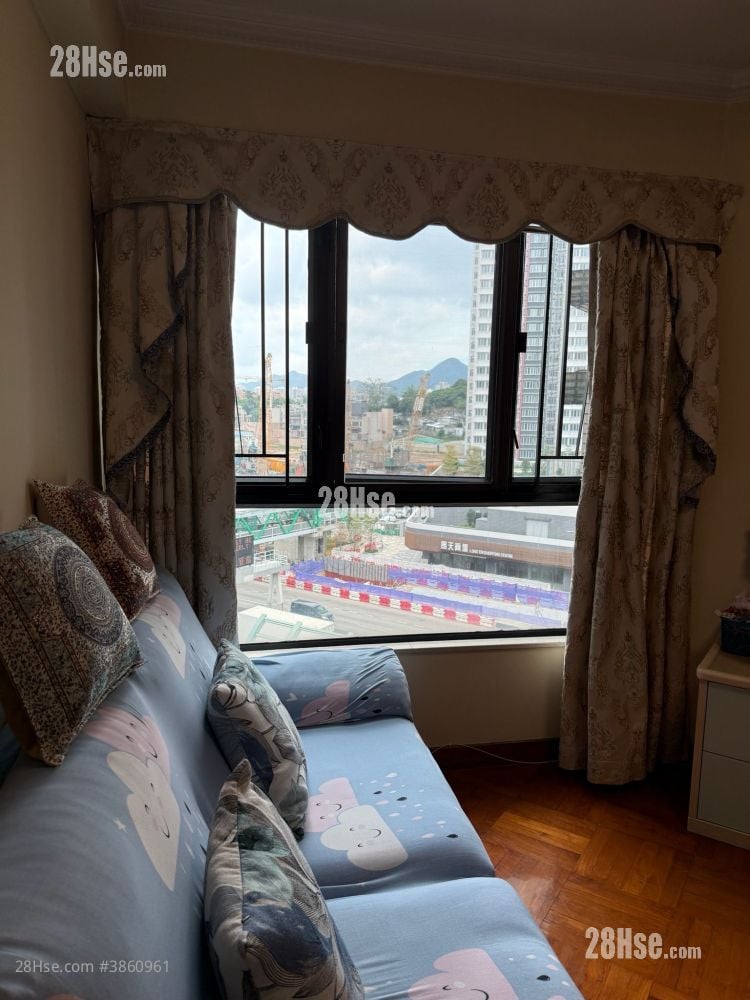 Park Royale Sell 3 Bedrooms 656 ft²