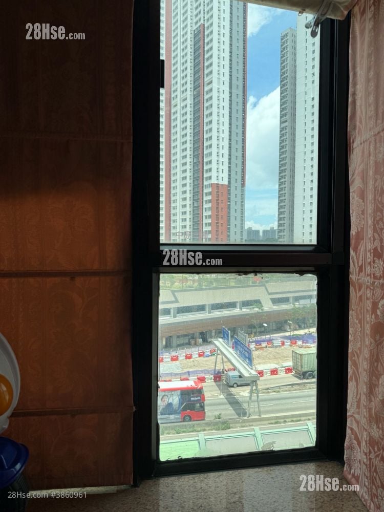 Park Royale Sell 3 Bedrooms 656 ft²