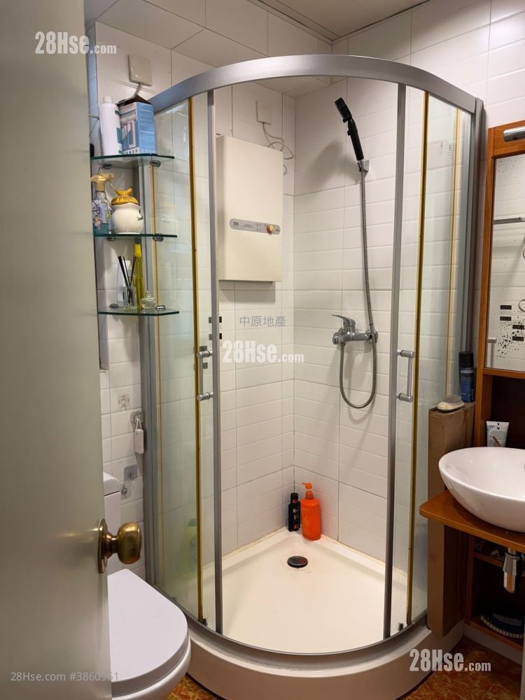Park Royale Sell 3 Bedrooms 656 ft²