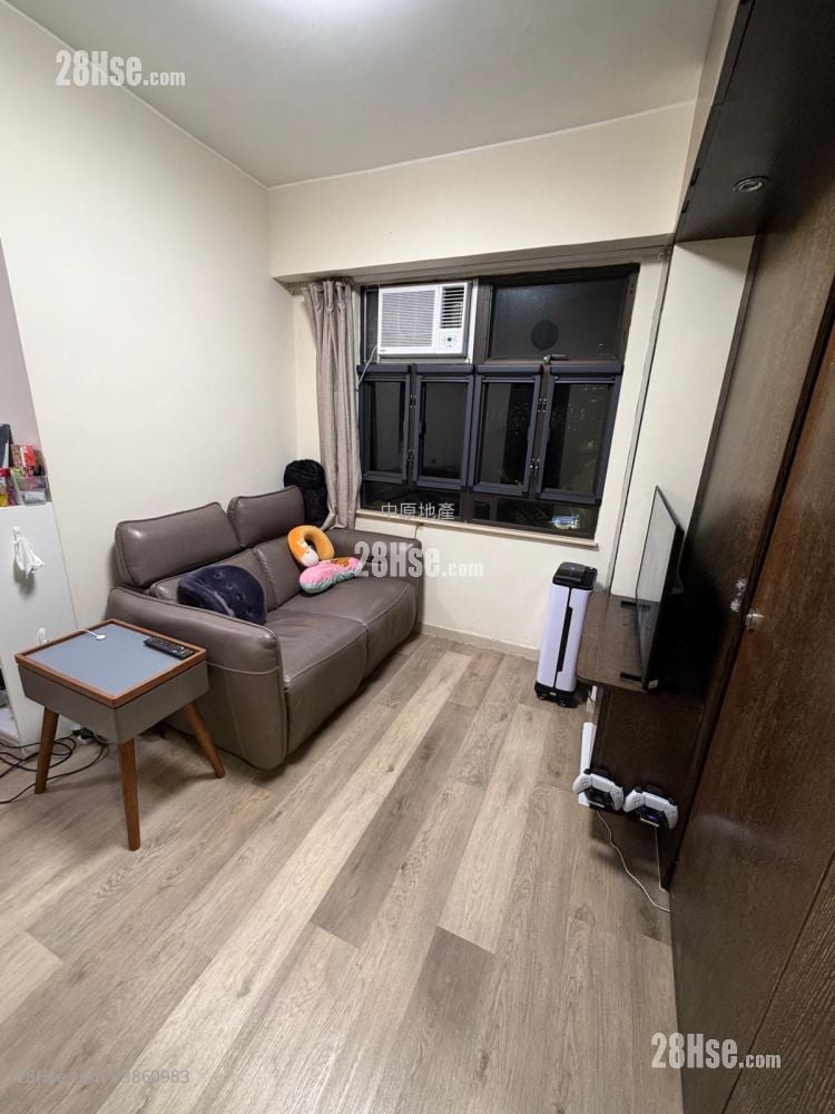 Wai Wah Centre Sell 2 Bedrooms , 1 Bathroom 358 ft²