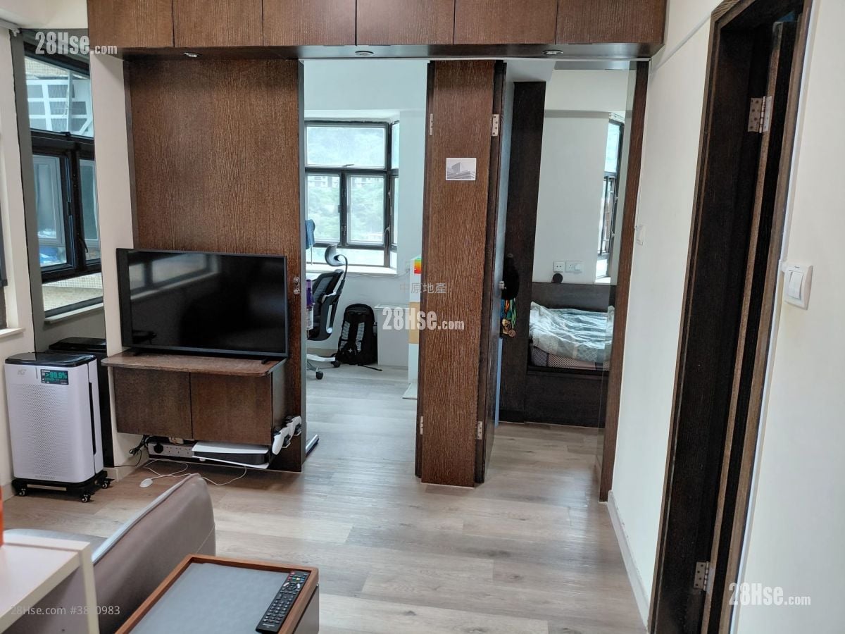 Wai Wah Centre Sell 2 Bedrooms , 1 Bathroom 358 ft²