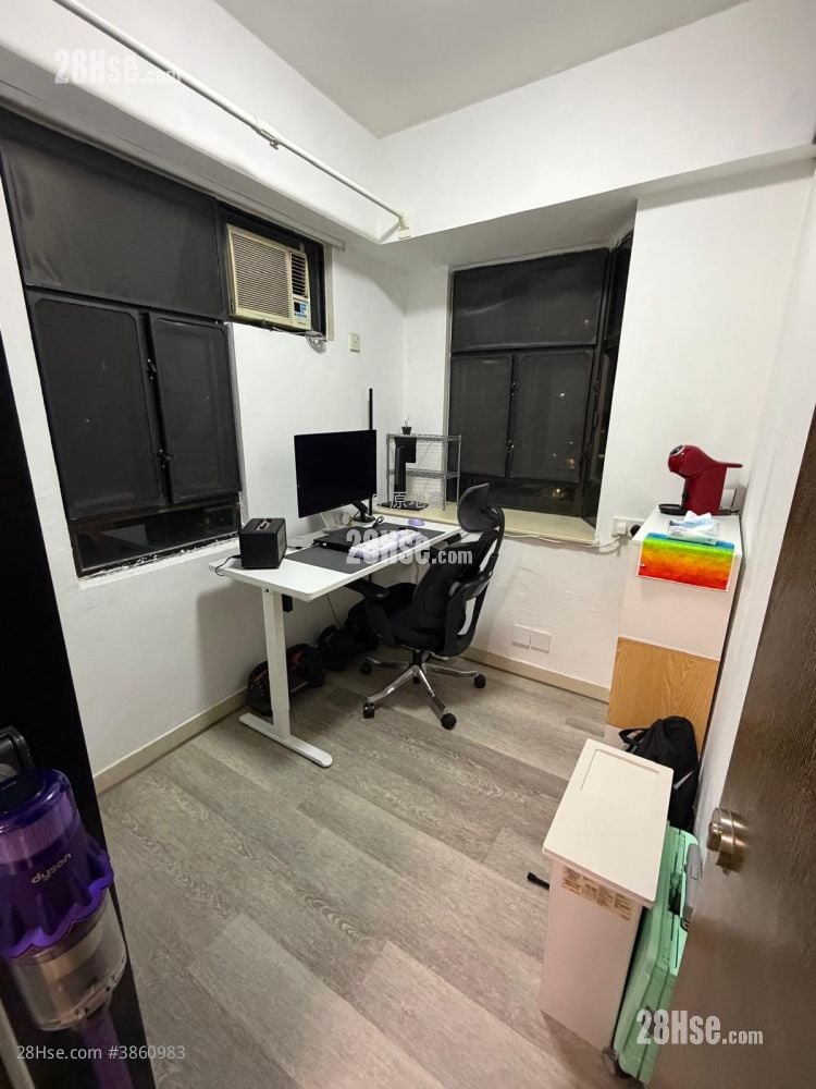 Wai Wah Centre Sell 2 Bedrooms , 1 Bathroom 358 ft²
