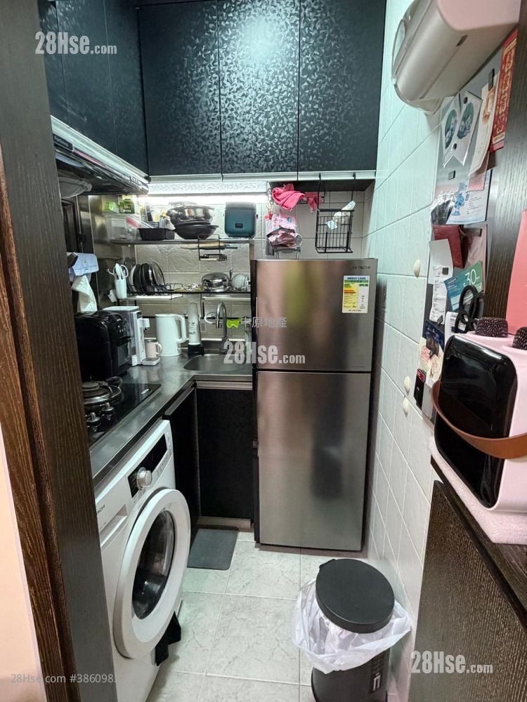 Wai Wah Centre Sell 2 Bedrooms , 1 Bathroom 358 ft²
