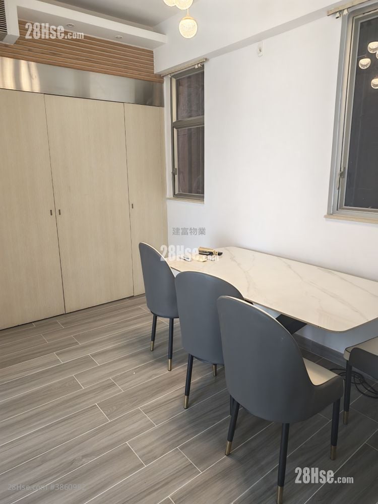 La Grove Rental 814 ft²