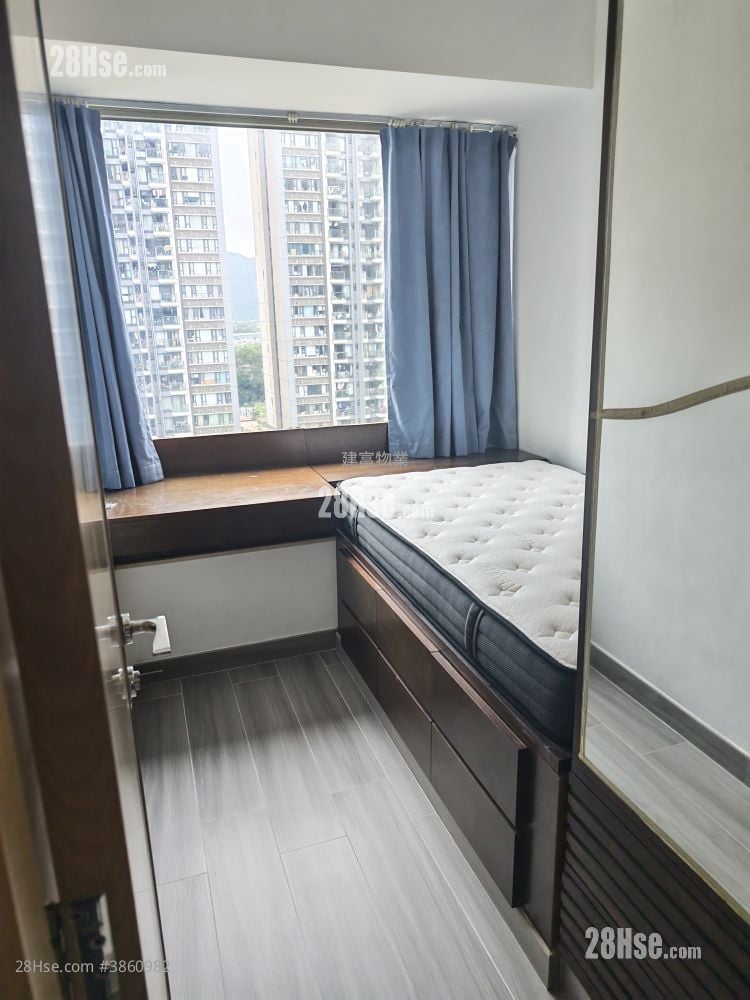 La Grove Rental 814 ft²