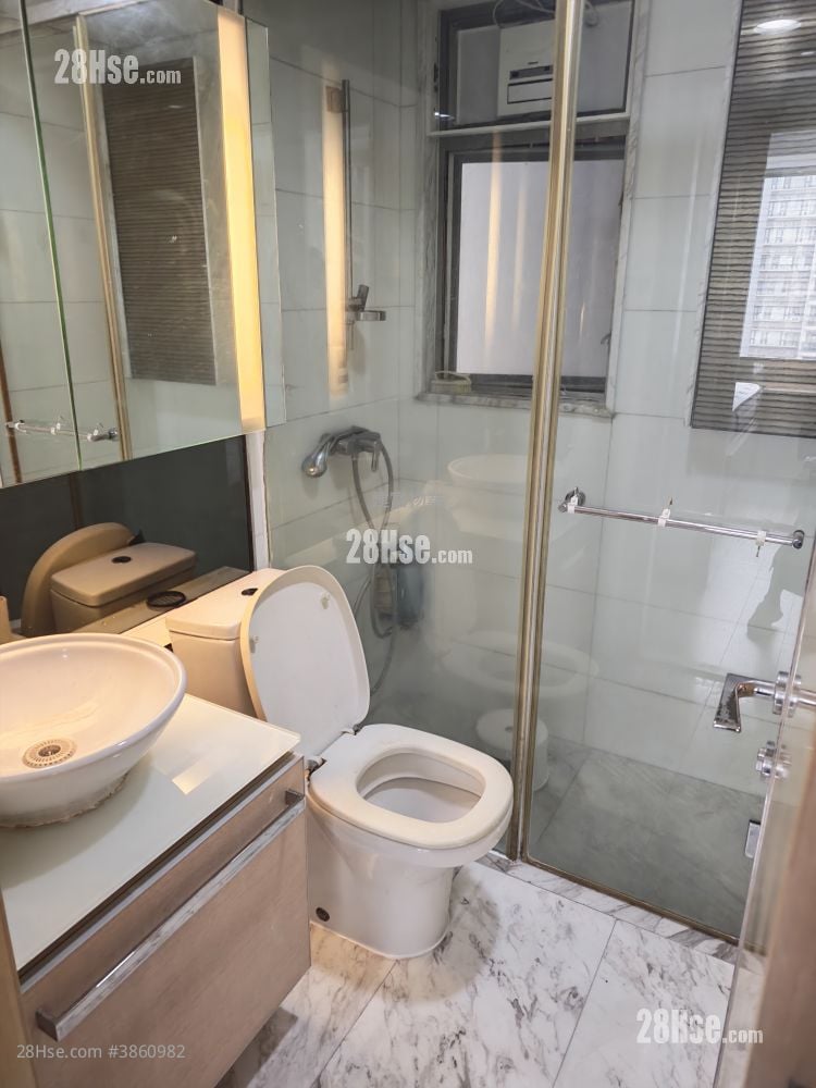 La Grove Rental 814 ft²