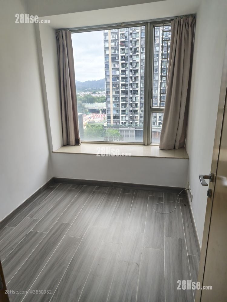 La Grove Rental 814 ft²