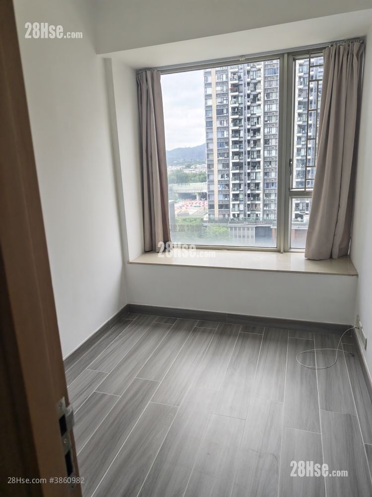 La Grove Rental 814 ft²