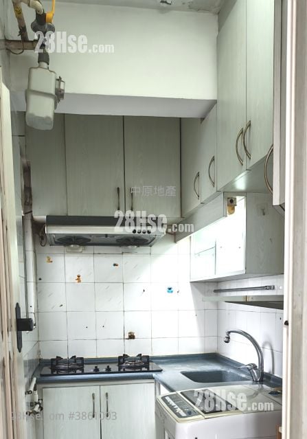 Fanling Town Center Sell 2 Bedrooms , 1 Bathroom 399 ft²