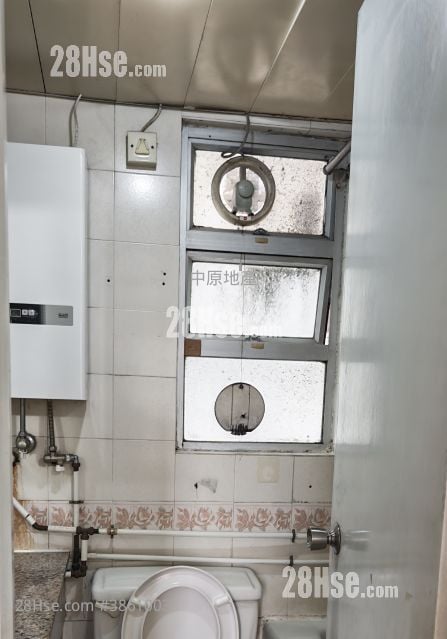 Fanling Town Center Sell 2 Bedrooms , 1 Bathroom 399 ft²