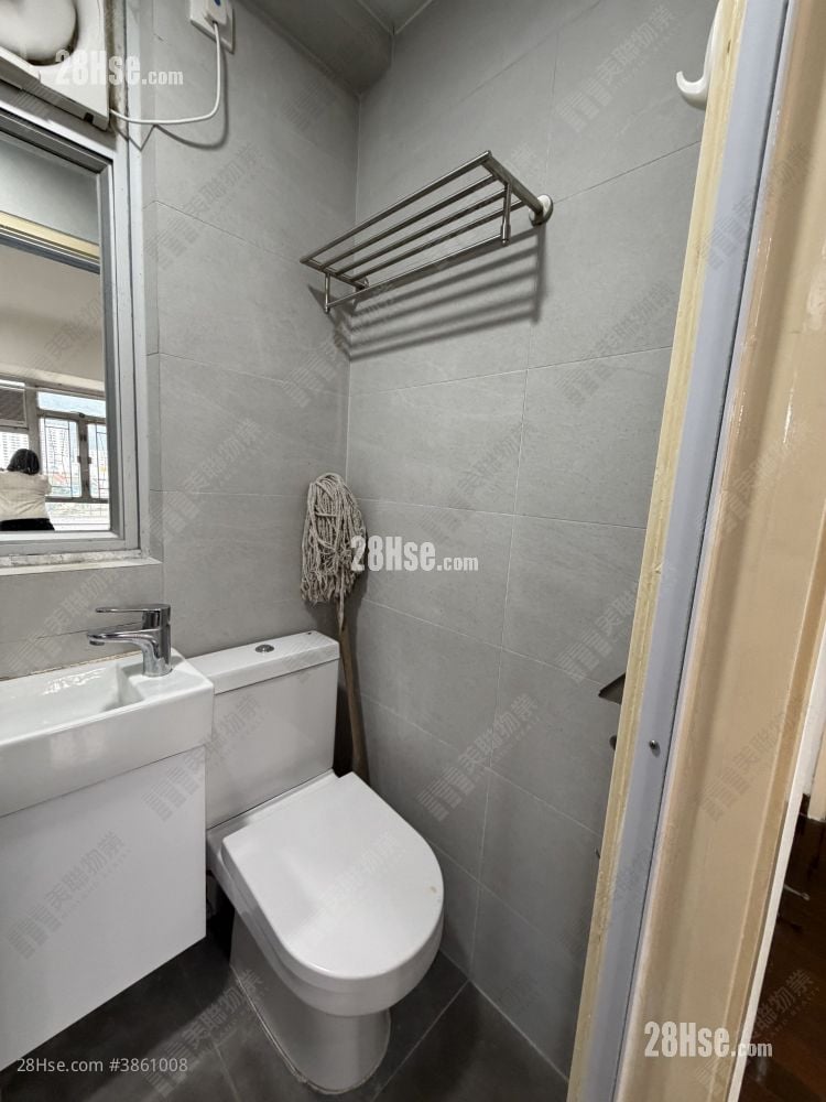 bathroom: Garden Rivera Sell 1 Bedroom , 1 Bathroom 242 ft²