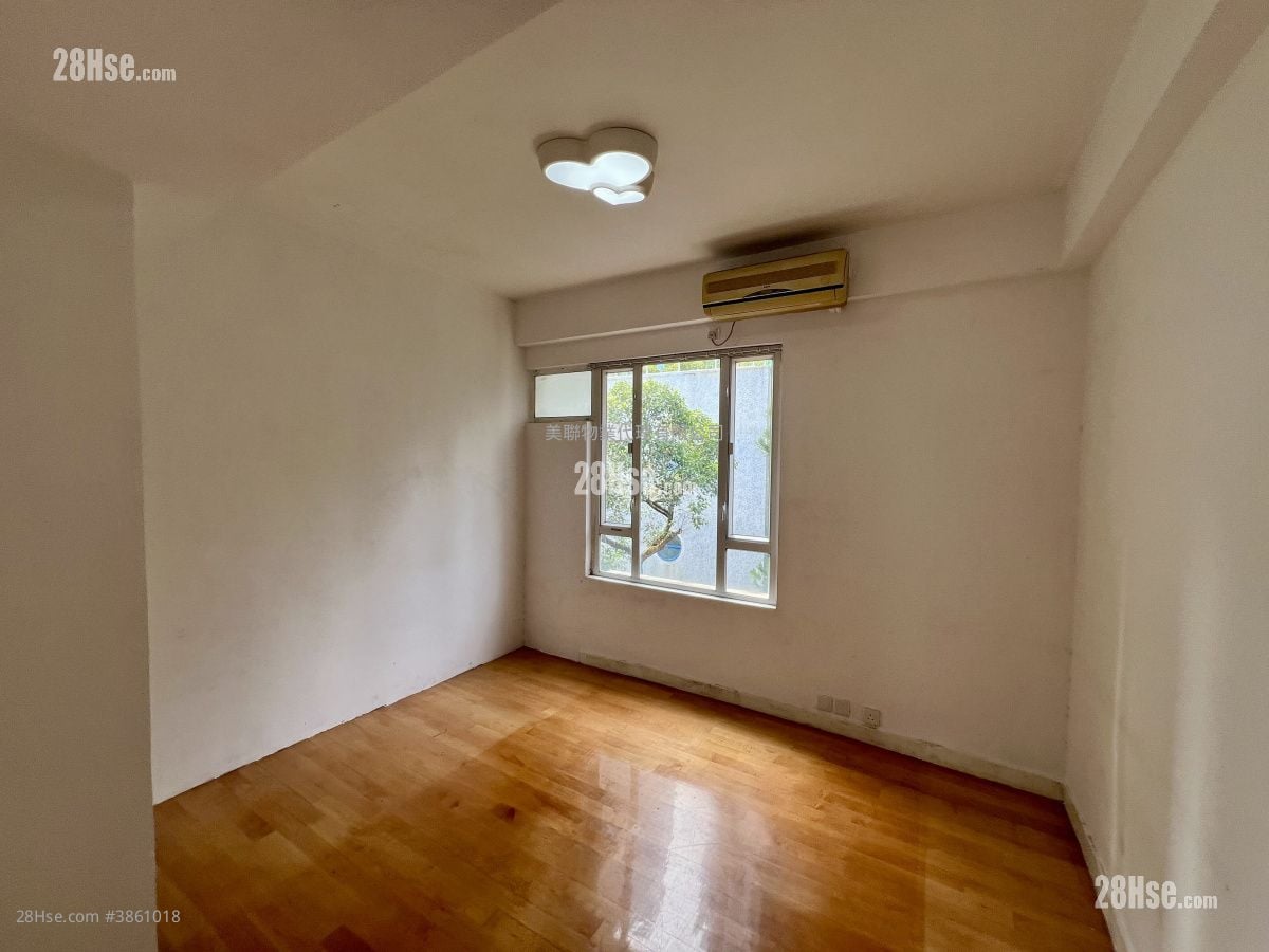 bedroom 1: Hong Kong Garden Sell 3 Bedrooms , 2 Bathrooms 936 ft²