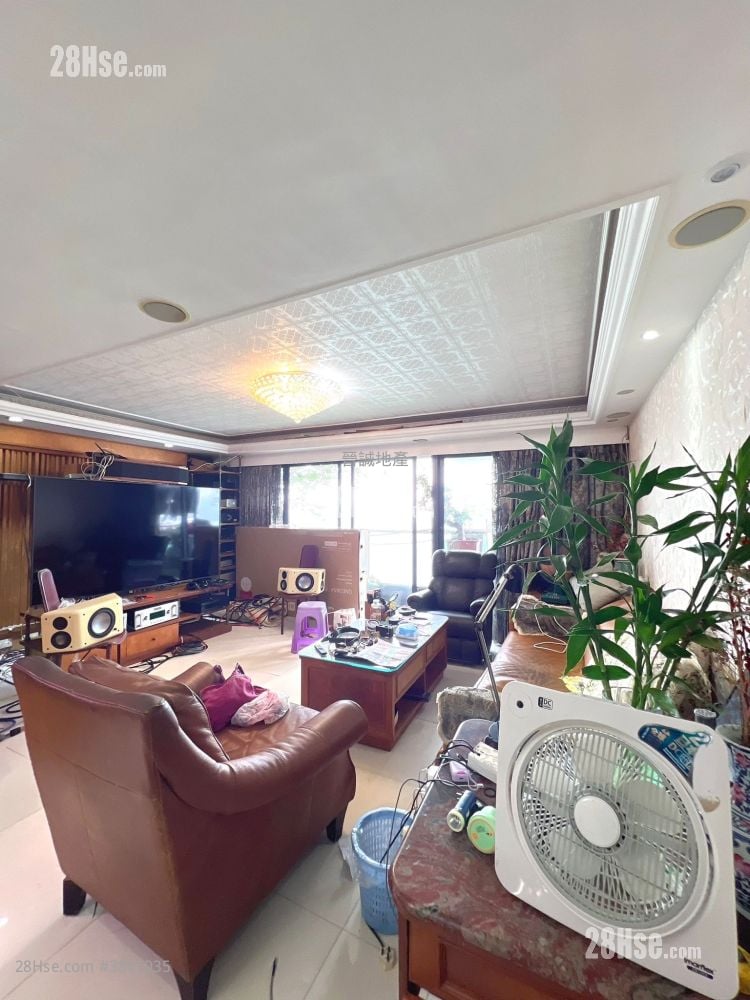Hong Kong Garden Sell 4 Bedrooms , 3 Bathrooms 1,381 ft²