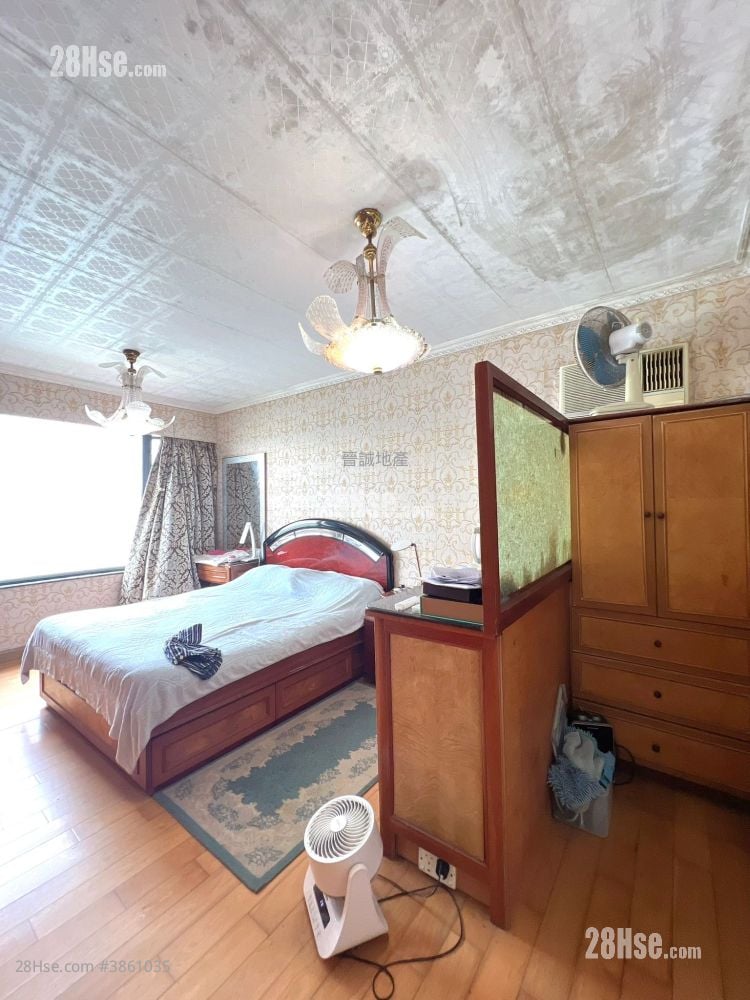 Hong Kong Garden Sell 4 Bedrooms , 3 Bathrooms 1,381 ft²