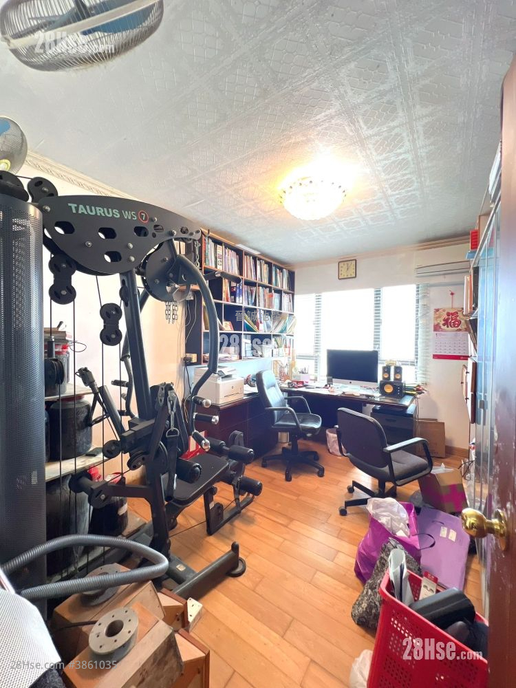 Hong Kong Garden Sell 4 Bedrooms , 3 Bathrooms 1,381 ft²