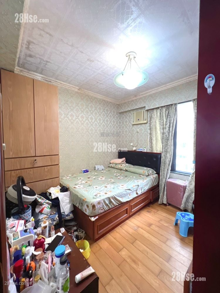 Hong Kong Garden Sell 4 Bedrooms , 3 Bathrooms 1,381 ft²