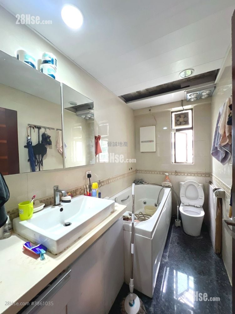 Hong Kong Garden Sell 4 Bedrooms , 3 Bathrooms 1,381 ft²