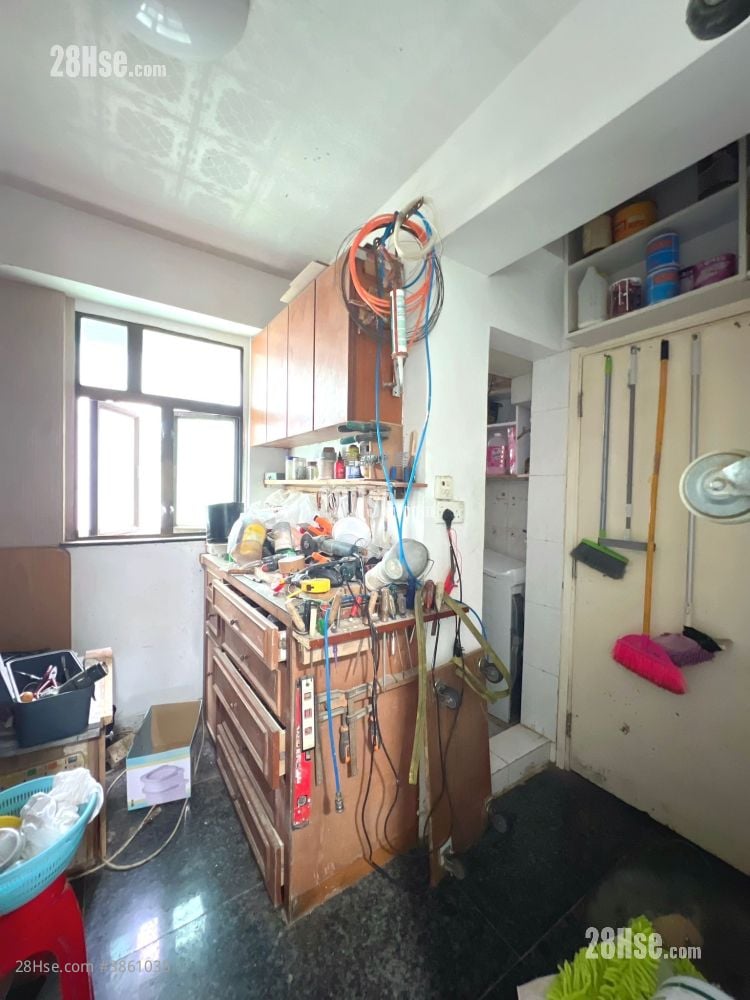 Hong Kong Garden Sell 4 Bedrooms , 3 Bathrooms 1,381 ft²