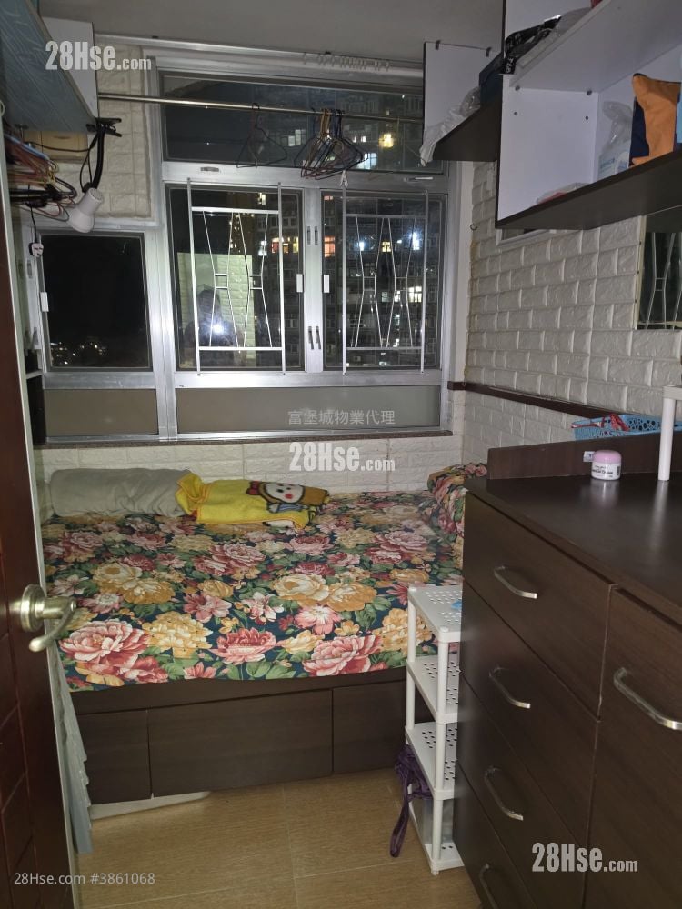 Kwong Yuen Estate Sell 3 Bedrooms , 1 Bathroom 598 ft²