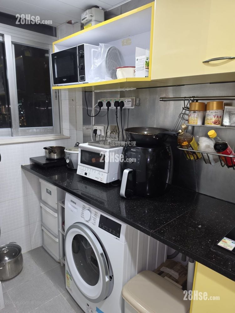 Kwong Yuen Estate Sell 3 Bedrooms , 1 Bathroom 598 ft²