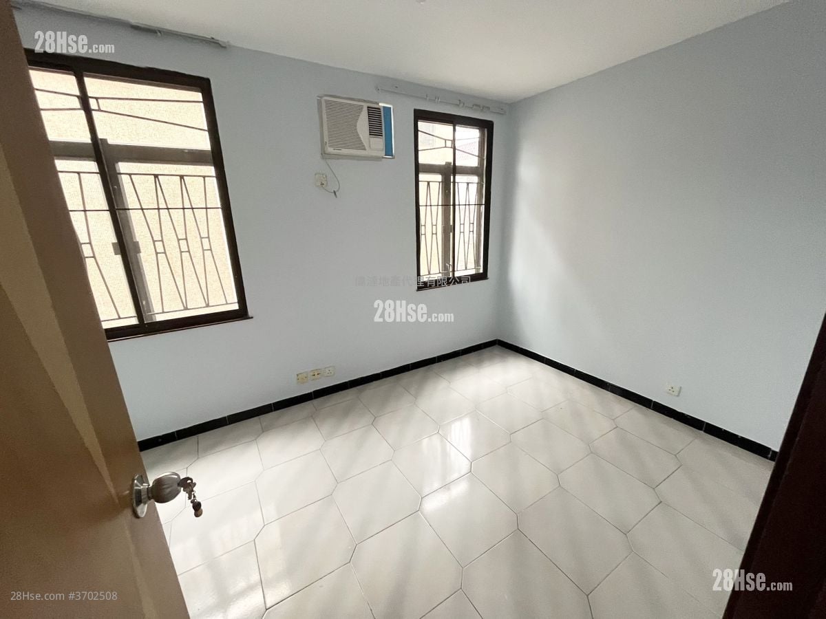 Village Rental 3 Bedrooms , 2 Bathrooms 700 ft²