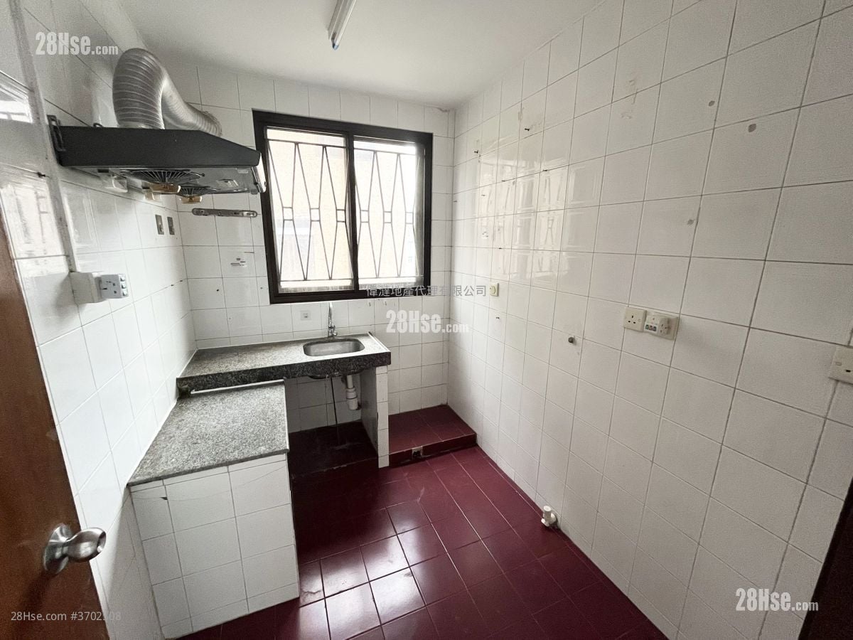 Village Rental 3 Bedrooms , 2 Bathrooms 700 ft²