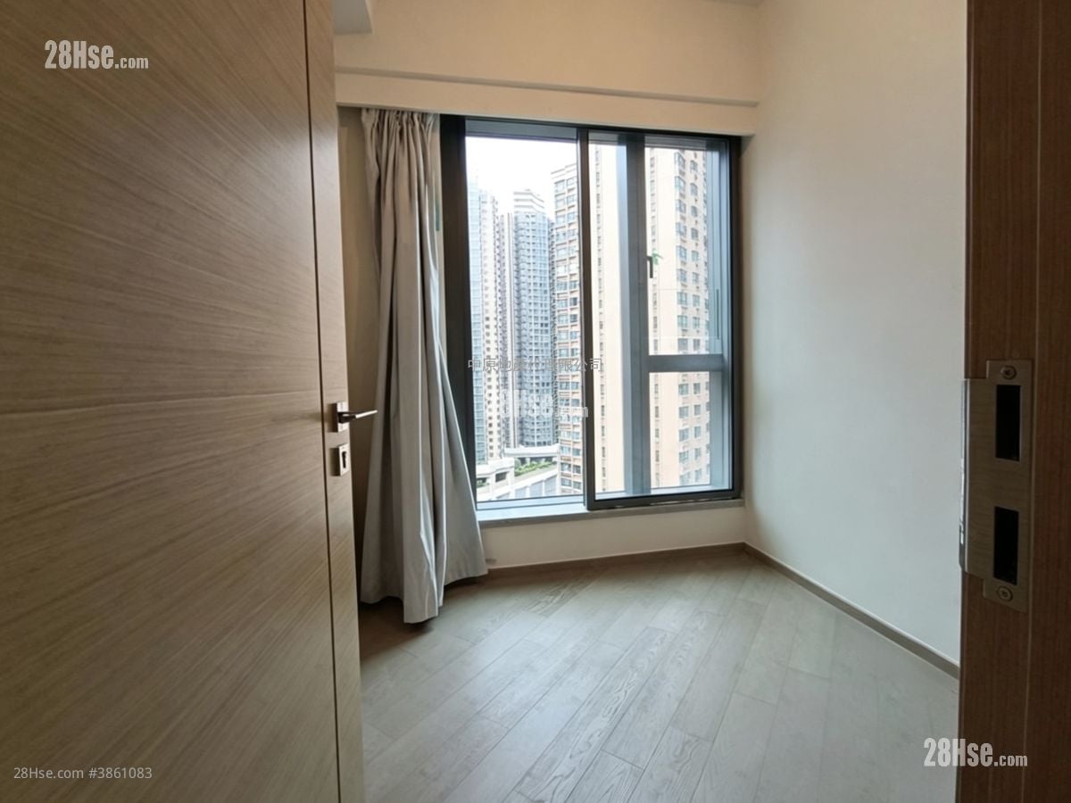 The Yoho Hub Sell 2 Bedrooms , 1 Bathroom 467 ft²