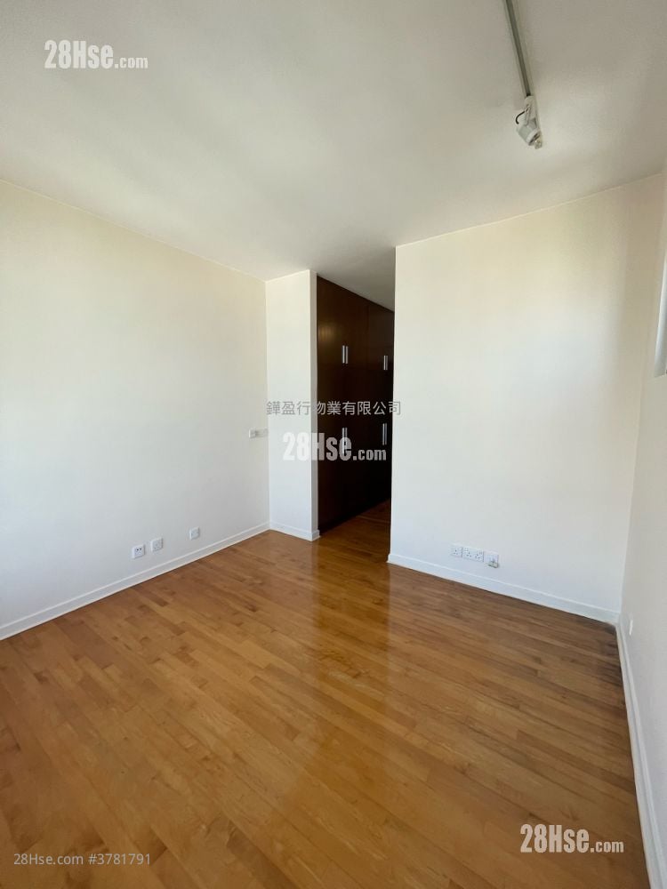 Scenecliff Rental 3 Bedrooms , 2 Bathrooms 942 ft²