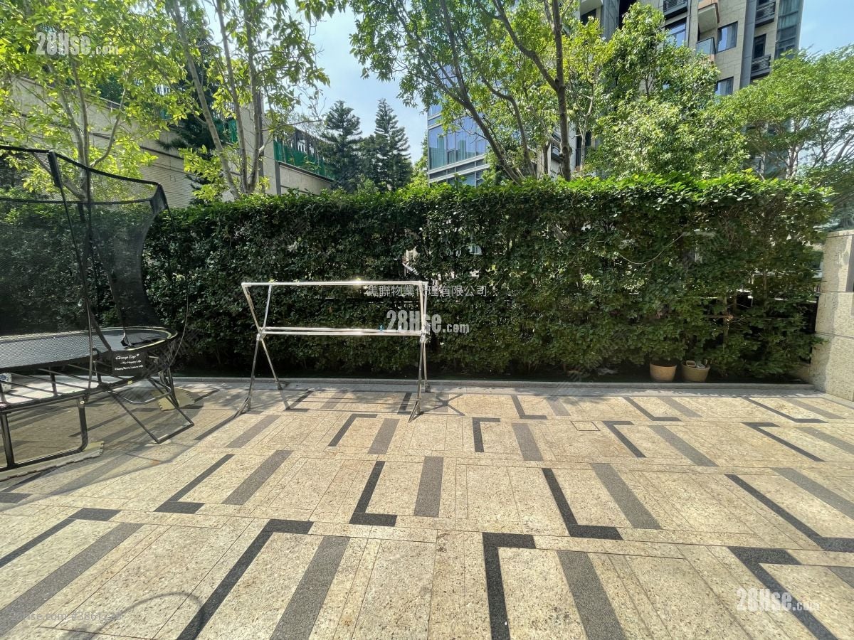 Ultima Rental 5+ Bedrooms , 3 Bathrooms 1,969 ft²