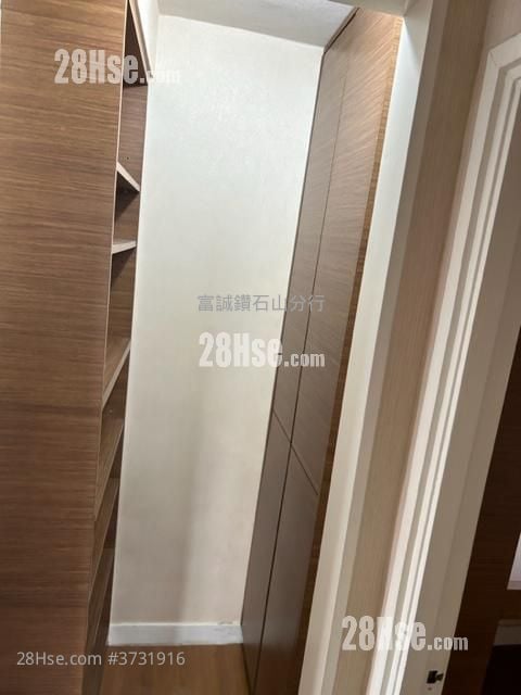 Lung Poon Court Sell 3 Bedrooms , 1 Bathroom 645 ft²
