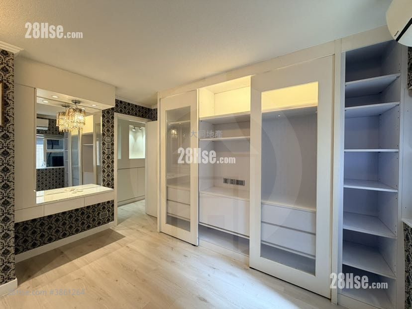 Mei Foo Sun Chuen Sell 2 Bedrooms , 2 Bathrooms 670 ft²
