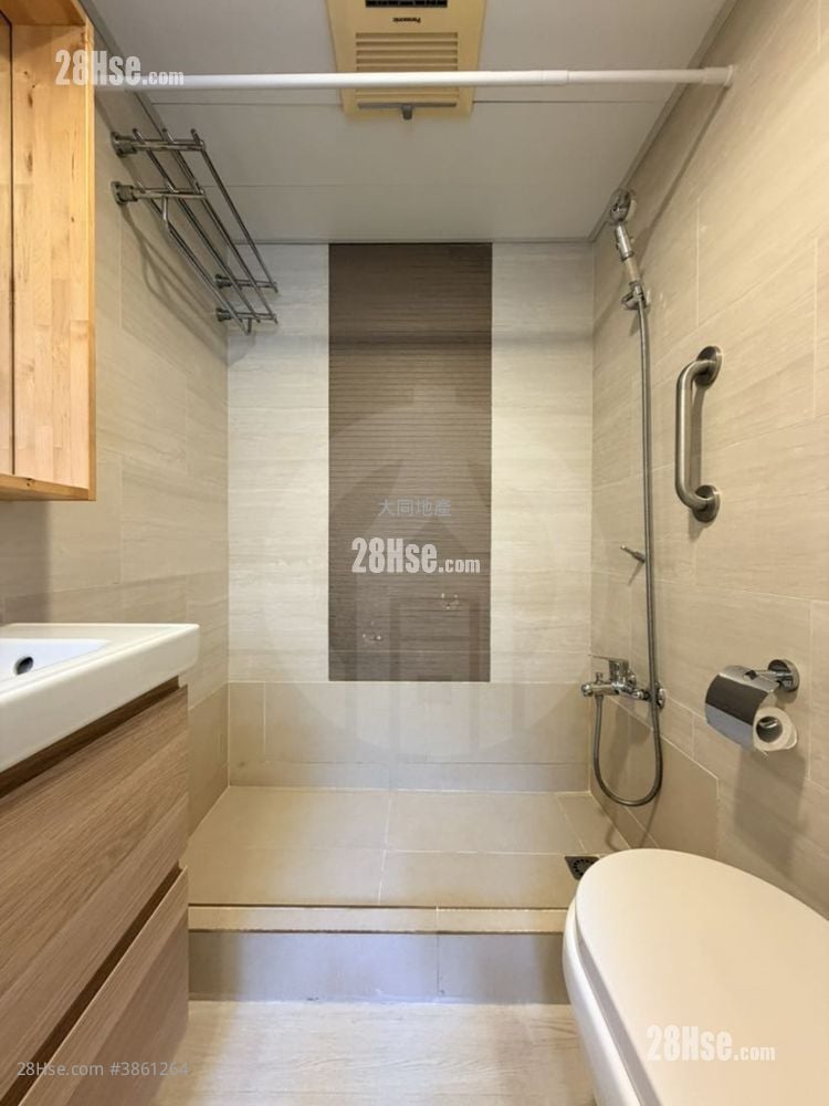 Mei Foo Sun Chuen Sell 2 Bedrooms , 2 Bathrooms 670 ft²