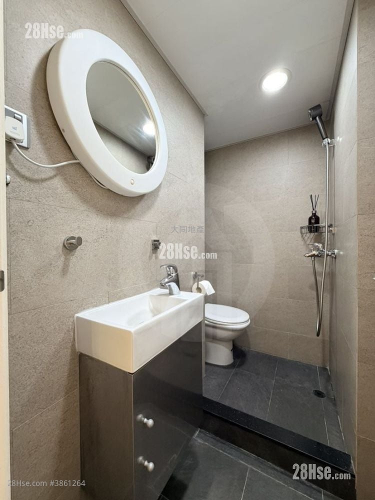Mei Foo Sun Chuen Sell 2 Bedrooms , 2 Bathrooms 670 ft²