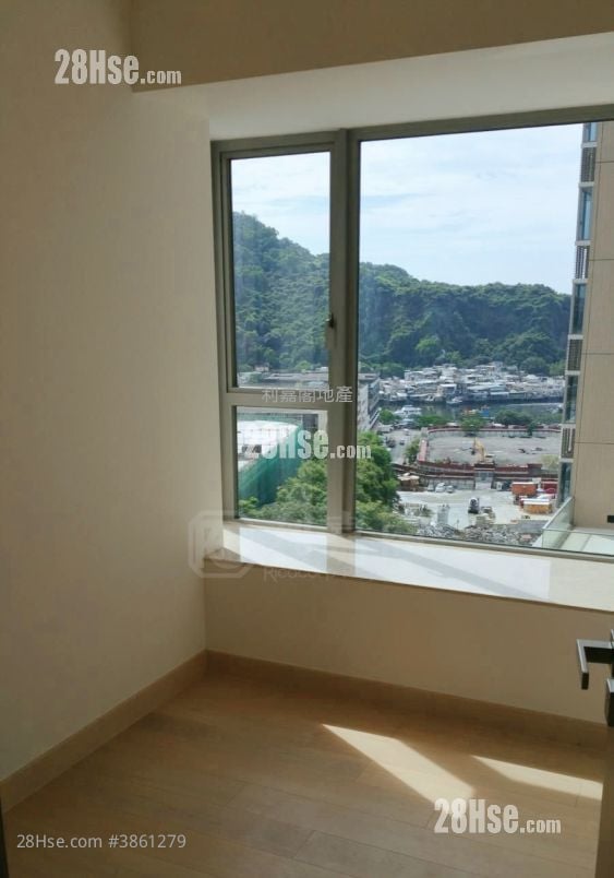 Peninsula East 售盘 4 房 , 2 浴室 999 平方尺