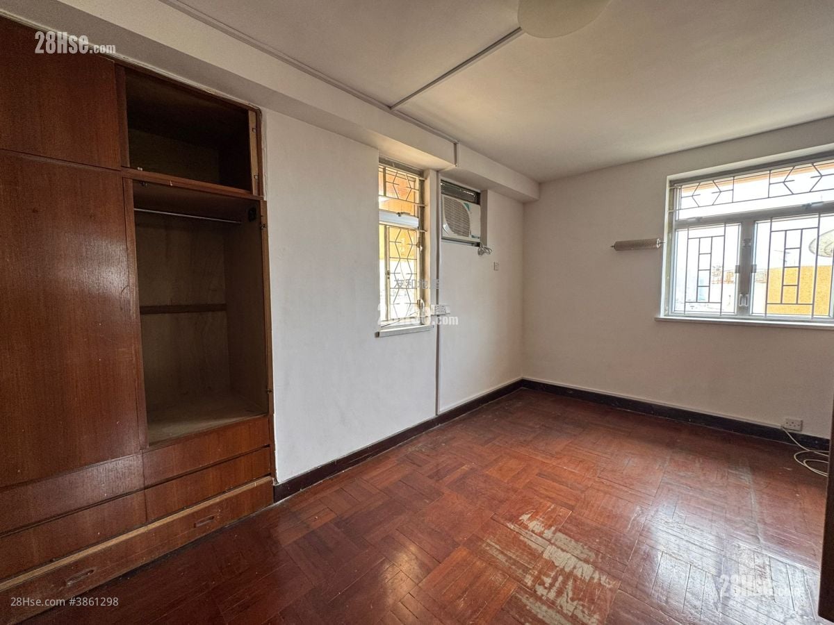Boland Court Sell 3 Bedrooms , 2 Bathrooms 1,276 ft²